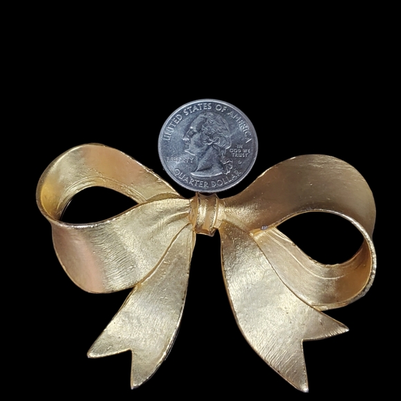Vintage Gold Tone Bow Brooch - Picture 2 of 4